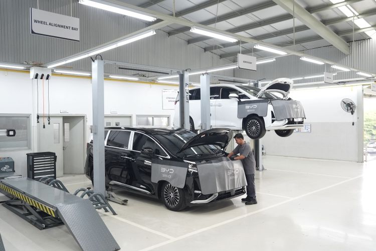 Denza menghadirkan layanan purnajual eksklusif, pengalaman test drive premium, hingga akses ke program komunitas untuk memperkuat nilai eksklusivitas dan loyalitas terhadap brand.