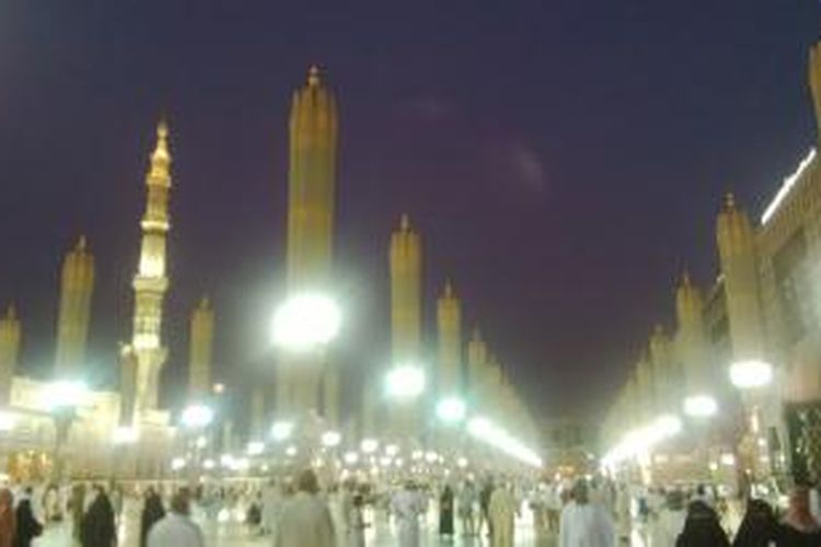 Tampak luar Masjid Nabawi, Madinah, Arab Saudi.