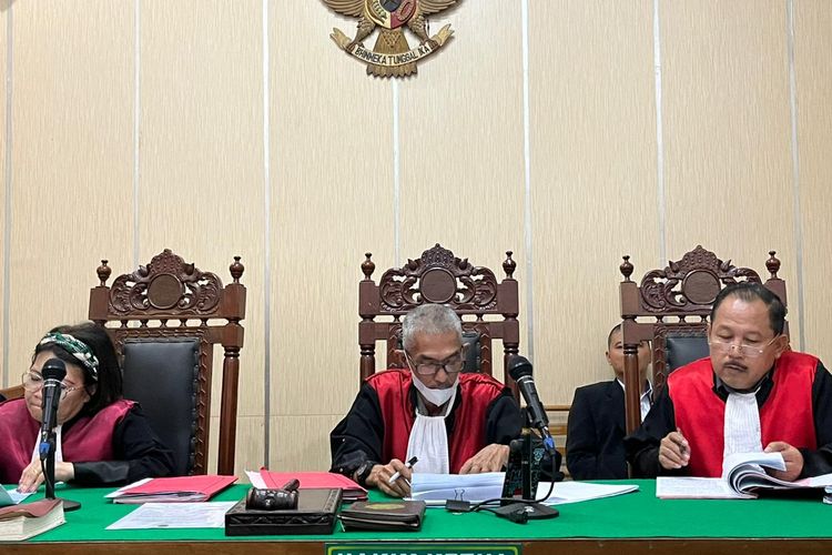 Hakim memvonis mati kurir ganja asal Aceh bernama Mawardi, di Pengadilan Negeri Medan, Selasa (6/6/2023). Mawardi ditangkap saat membawa ganja seberat 1,3 ton dengan mobil boks di Jalan AH Nasution Medan, Selasa (13/12/2022)