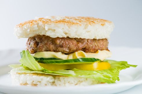 Resep Burger Nasi Isi Ayam untuk Bekal Sekolah