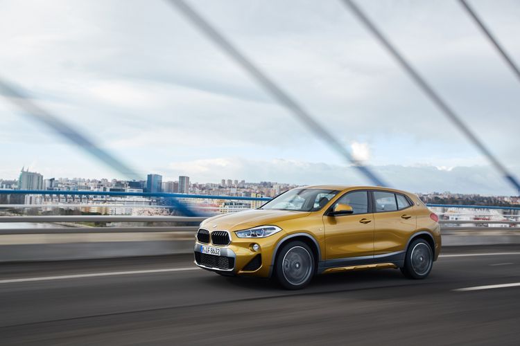 BMW berikan X2 pilihan tipe mesin yaitu diesel dan bensin yang sama-sama bertenaga