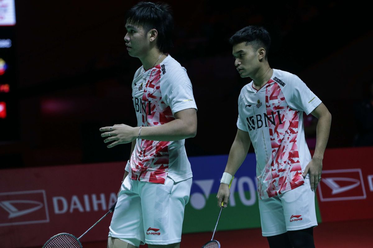 Ganda putra Indonesia, Leo Rolly Carnando/Daniel Marthin bertanding melawan wakil Jepang, Takuro Hoki/Yugo Kobayashi pada pertandigan semifinal Indonesia Masters 2023 di Istora Senayan, Jakarta, Sabtu (28/1/2023). Leo/Daniel melaju ke final setelah menang dengan skor 18-21, 21-17, dan 21-3. Terdekat, Leo/Daniel akan mengadapi ganda putra China, He Ji Ting/Zhou Hao Dong, pada final Indonesia Masters 2023, Minggu (29/1/2023).