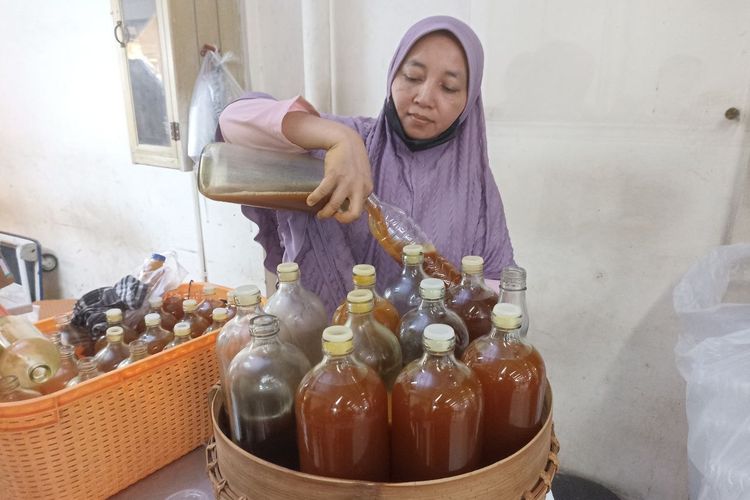 Salah satu pedagang jamu yang ada di Pasar 8 Alam Sutera, Tangerang Selatan, Sabtu (25/5/2024).