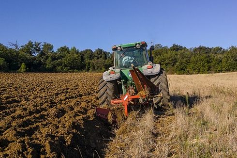 Jenis-jenis Traktor yang Digunakan untuk Mengolah Lahan Pertanian