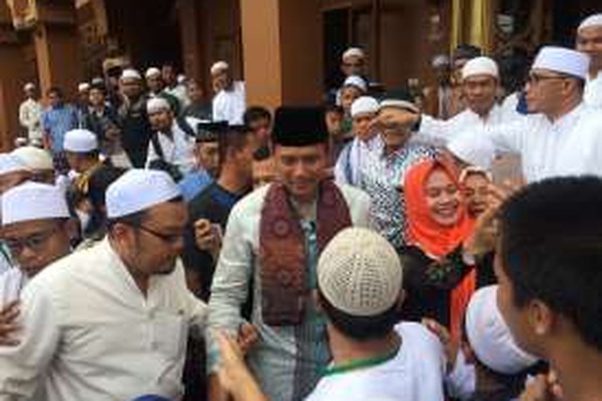 Cagub DKI Jakarta Agus Harimurti Yudhoyono menghadiri Mauli Nabi Muhammad SAW di Masjid An Nur, Jakarta Timur, Jumat (6/1/2017).