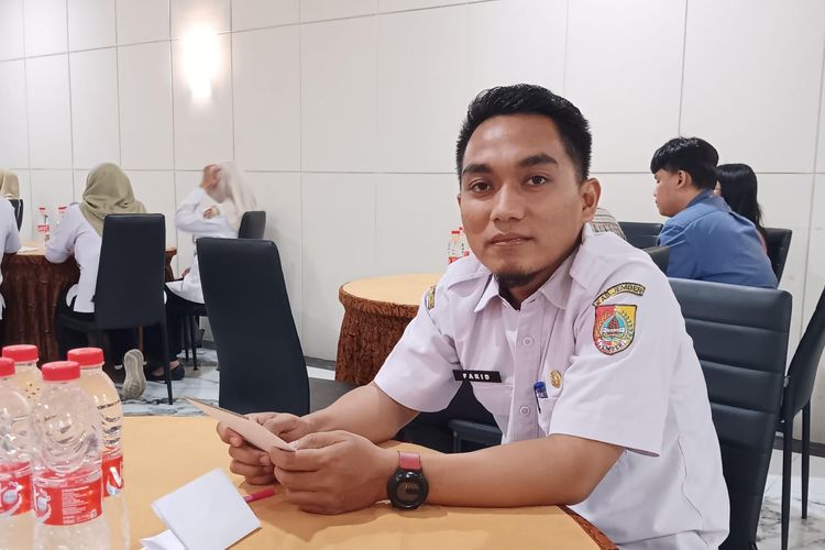 Farid, operator layanan operasional di Dinas Tenaga Kerja Jember dengan status Pegawai Pemerintah dengan Perjanjian Kerja (PPPK) Paruh Waktu.