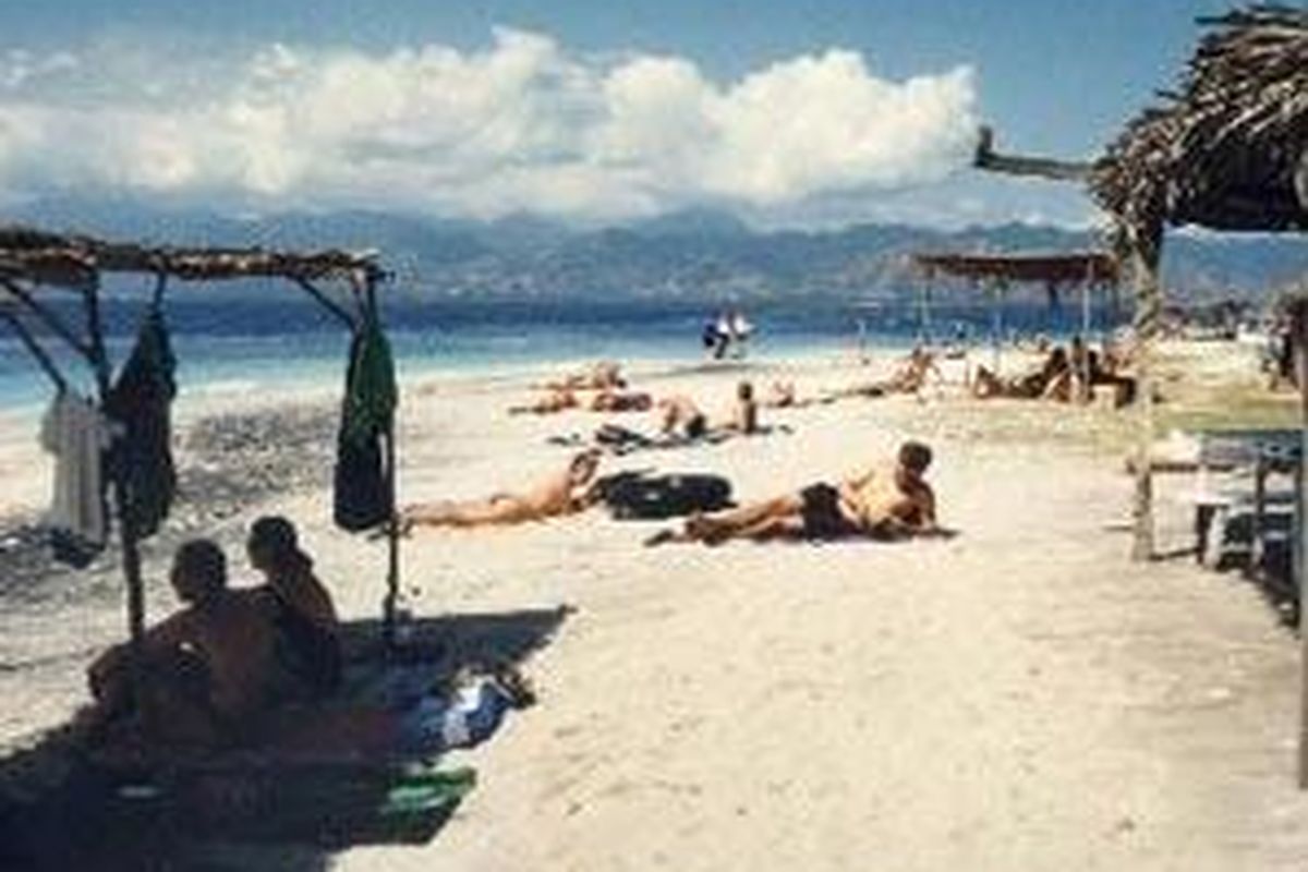 Daya tarik Gili Trawangan untuk wisatawan asing adalah suasananya yang tidak sehiruk pikuk Kuta di Bali, keakraban dengan penduduk setempat, serta pasir pantainya yang putih