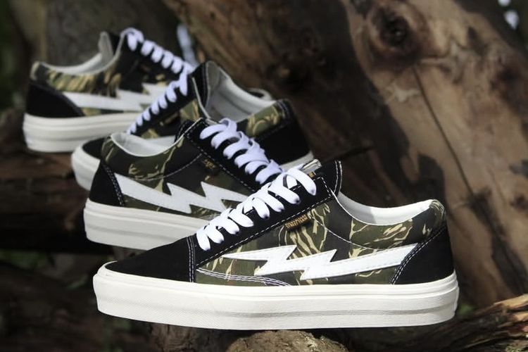 Ilustrasi sneakers dari merek sepatu Word Division.
