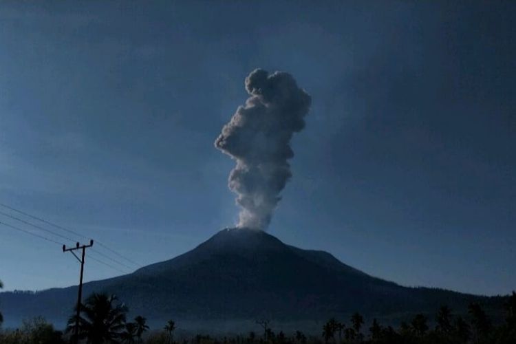 Gunung Meletus Hari Ini: Lewotobi Laki-laki Erupsi Dahsyat, Kolom Abu Capai 3 Km