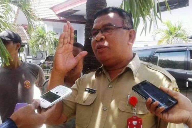 Kepala BKD Kabupaten Bima, Abdul Wahab saat dikonfirmasi usai rapat klarifikasi dengan Komisi I DPRD, terkait kasus pemalsuan STR atau surat izin praktik kesehatan calon PTT, Selasa (21/2/2017) 