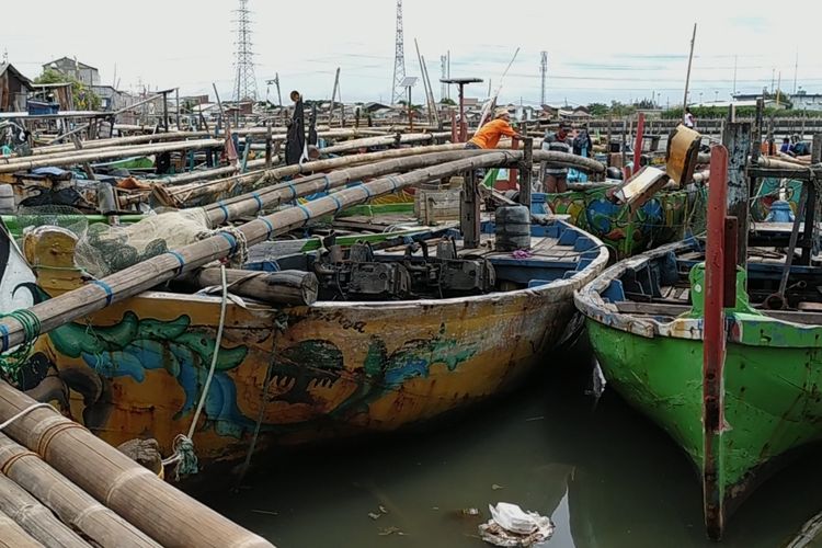 Ratusan perahu mengungsi di Kali Benger, Kota Semarang 