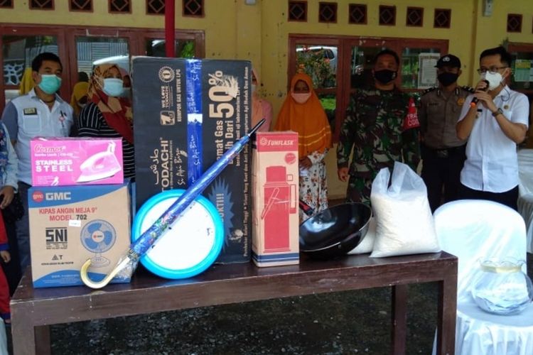 Desa Serayularangan, Kecamatan Mrebet, Purbalingga memberikan hadiah berupa kambing, kipas angin, hingga kompor kepada warga yang mau divaksin Covid-19, Selasa (14/9/2021).