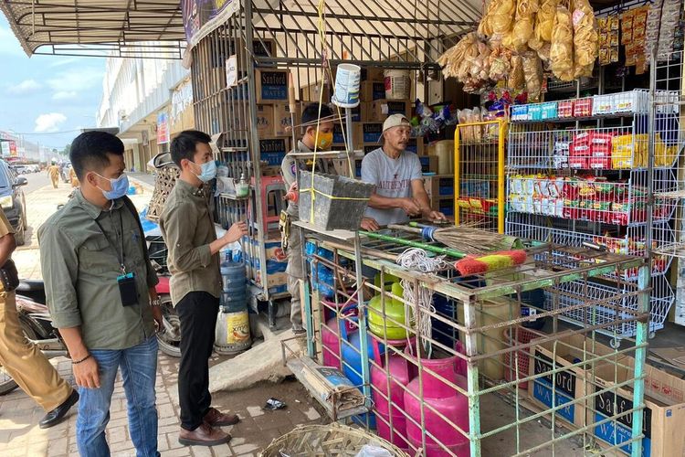 Sebanyak 56 tabung Elpiji 3 Kg yang dijual pengecer, disita oleh Disperindag Batam dan Pertamina MOR I.