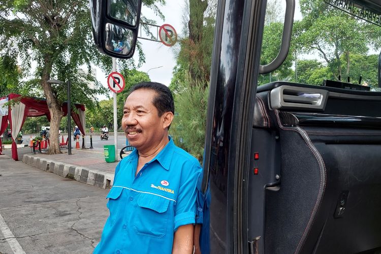 Maryanto (64) salah seorang sopir PO bus New Shantika yang biasa mengambil rute Jakarta-Jepara.