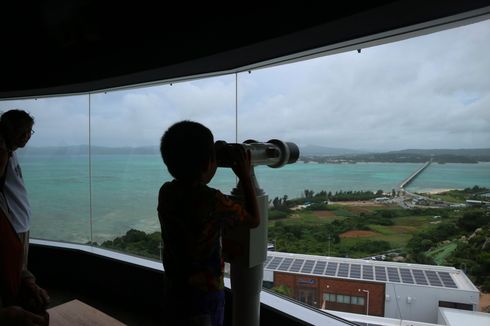 Menikmati Indahnya Lautan Okinawa dari Menara Pulau Kouri