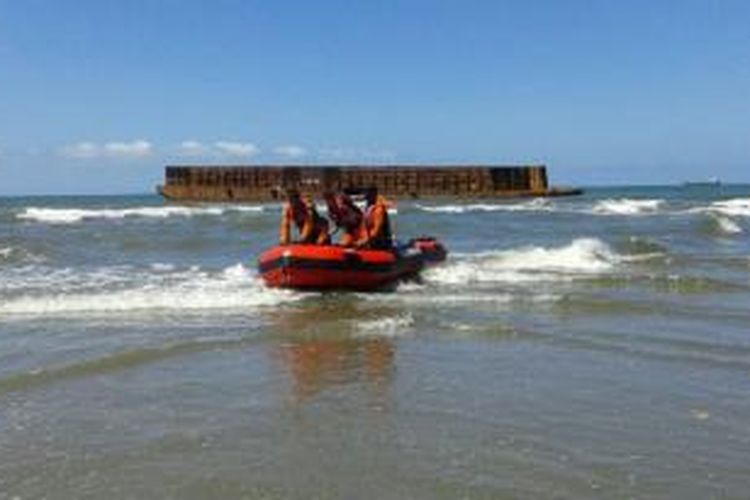 Tim SAR Kendari tengah melakukan pencarian terhadap korban tenggelam di pantai Punggalawu, Kabupaten Konawe Utara, Sulawesi Tenggara