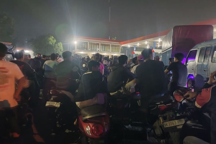 Antrean Pertalite Mengular hingga Dini Hari di SPBU Deli Serdang, Warga Terpaksa Beli Pertamax