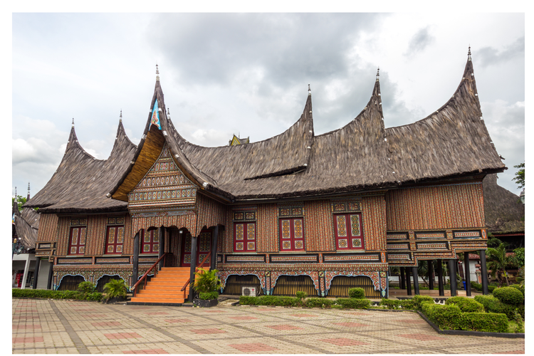 Mengapa atap rumah gadang dibuat lancip.
