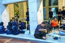 Ramadhan, Go-Jek Bersihkan Istiqlal Lewat Go-Clean