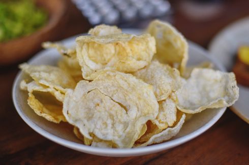 4 Cara Goreng Emping agar Mekar dan Garing, Pendamping Makanan Lebaran