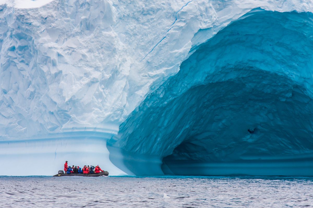 Ilustrasi tempat terdingin di Bumi. Es Antartika terus meleleh akibat dampak perubahan iklim. Untuk menyelamatkan es Antartika, para ilmuwan berencana akan melakukan rekayasa iklim dengan meredupkan Matahari.