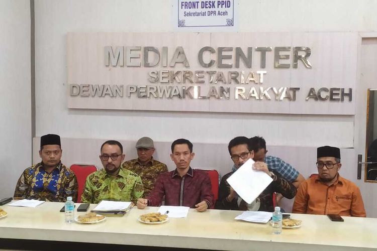 Para ketua Fraksi di DPR Aceh menggelar Konperensi pers dan menyatakan menolak perpanjangan jabatan Pj Gubernur Aceh Ahmad Marzuki untuk periode 2023/2024.