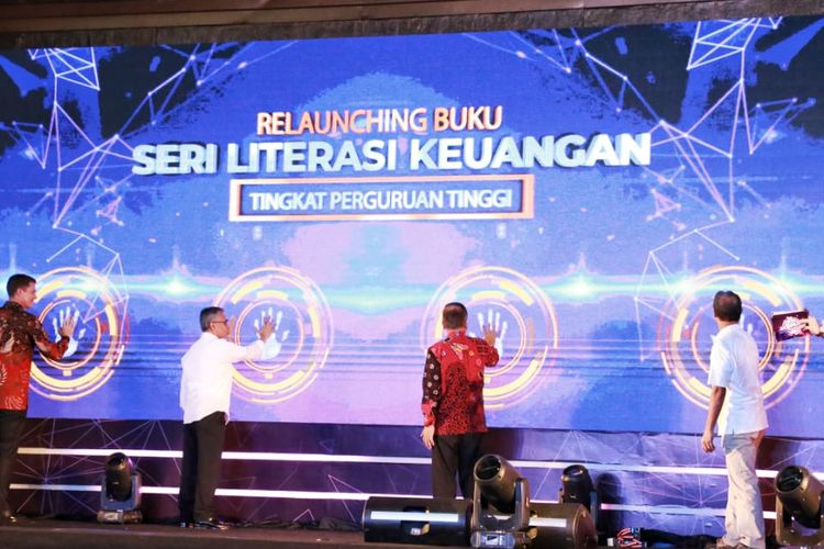 Penguatan literasi keuangan mahasiswa dalam acara  Aksimuda 2019 di Auditorium BPPT di Jakarta, Selasa (30/7/2019).

