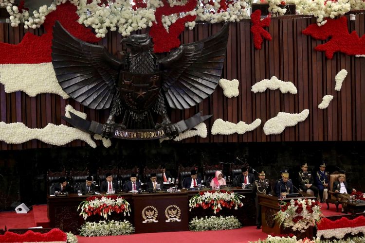 Presiden Joko Widodo memberikan pidato kenegaraan pada sidang tahunan Majelis Permusyawaratan Rakyat Republik Indonesia Tahun 2017 di Kompleks Parlemen, Senayan, Jakarta, Rabu (16/8/2017). Presiden Joko Widodo menyampaikan pidato, yakni pidato kenegaraan dalam rangka Hari Ulang Tahun RI ke 72.