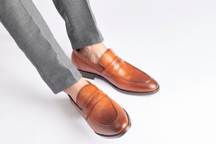 Ilustrasi penny loafers, sepatu yang wajib dimiliki laki-laki