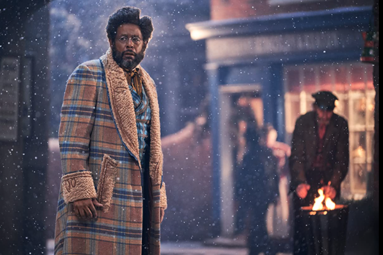 Forest Whitaker dalam salah satu adegan film Jingle Jangle: A Christmas Journey (2020).