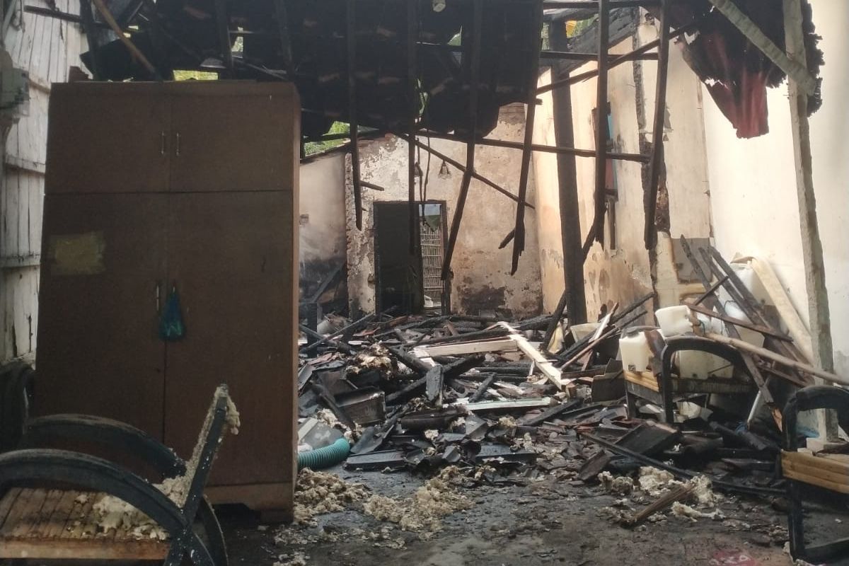 Rumah hangus milik Hermanto yang mengalami kabakaran pada Selasa (26/11/2024).