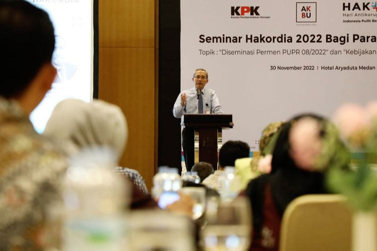 Wakil Ketua KPK Alexander Marwata pada Seminar Hakordia 2022 untuk pelaku usaha di Ballroom Hotel Aryaduta Medan, Rabu (30/11/2022)