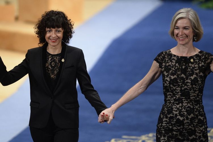 Emmanuelle Charpentier (kiri) dan Jennifer Doudna (kanan) mendapat Penghargaan Nobel Kimia 2020 untuk temuan CRISPR/Cas9, teknologi gen modifikasi termaju saat ini.