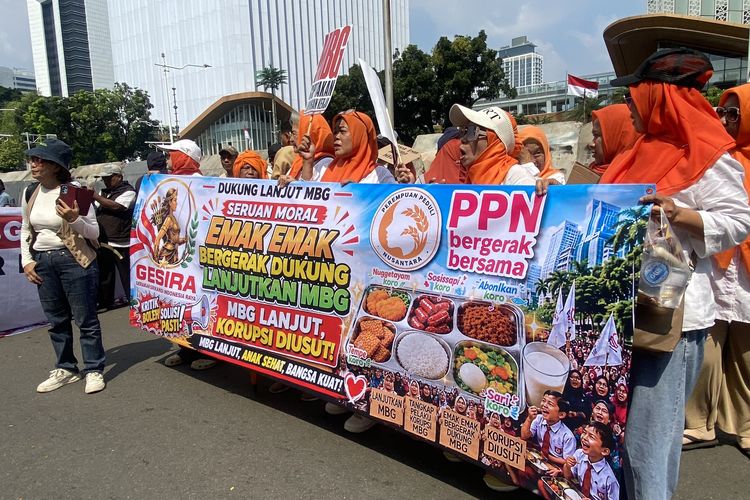 Emak-emak Demo di Patung Kuda Dukung MBG Dilanjutkan, Ini Alasannya