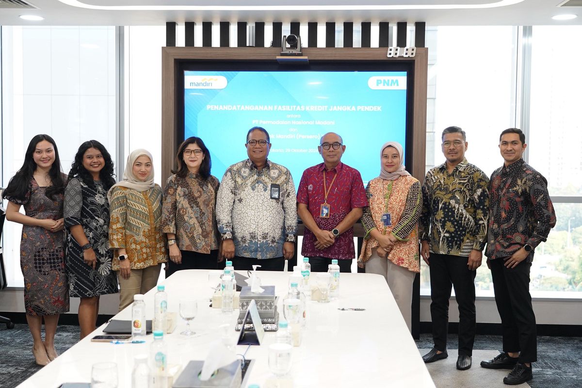Bank Mandiri mendukung pemberdayaan ekonomi melalui penyaluran pinjaman sosial kepada PT Permodalan Nasional Madani (PNM) Mekaar yang berfokus pada pemberdayaan perempuan prasejahtera pelaku usaha ultra mikro.