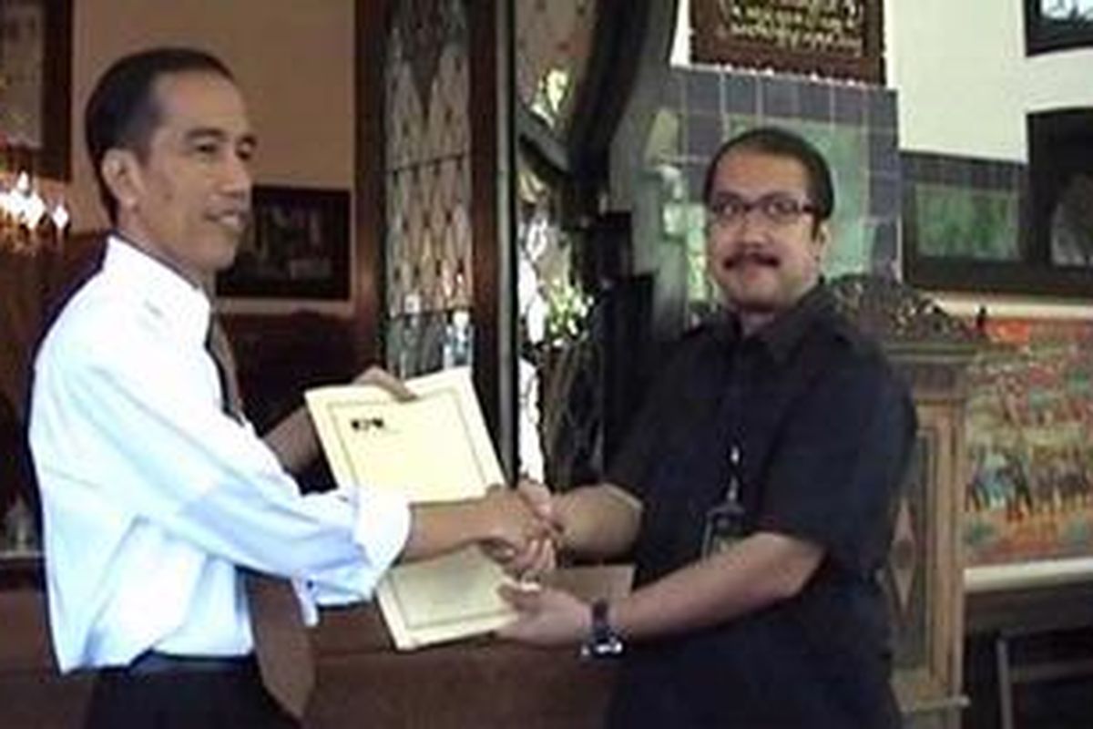 Tim KPK bersalaman usai melakukan klarifikasi kekayaan Joko Widodo,cagub DKI