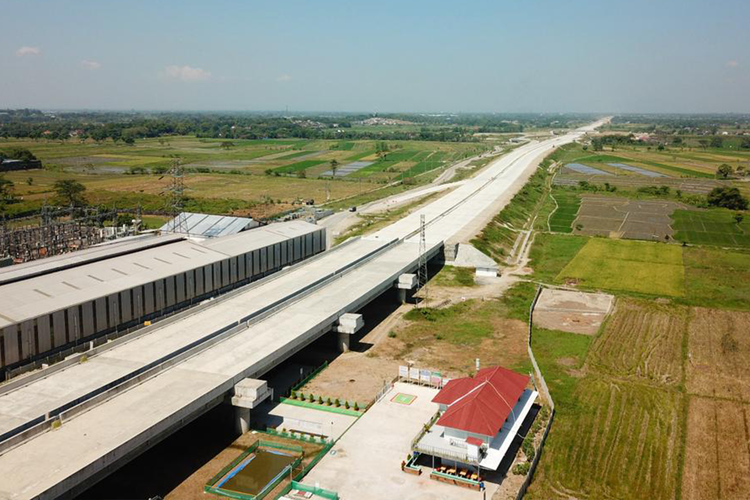 Penampakan Tol Solo-Yogyakarta-Kulonprogo yang dikerjakan oleh PT Adhi Karya (Persero) Tbk (Adhi).