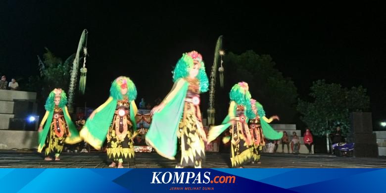 Padang Ulan Menikmati Kesenian Banyuwangi Di Pesisir Pantai Boom