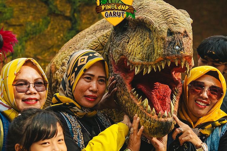 Garut Dinoland, tempat wisata bertema dinosaurus di Garut Jawa Barat
