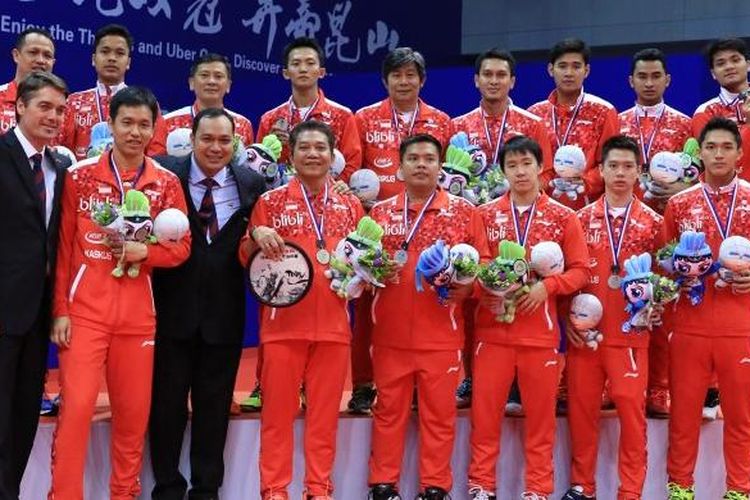 tim Piala Thomas Indonesia 2016 bersama ketua BWF, Poul Erik Hoyer Larsen