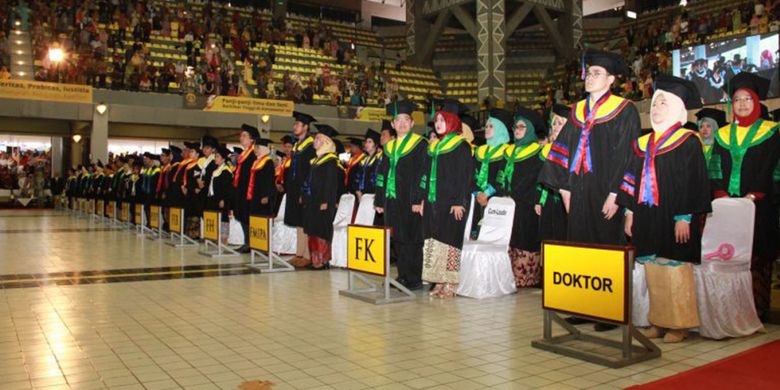 UI menggelar upacara wisuda bagi 3.950 wisudawan dari program Vokasi, Sarjana, Magister, Profesi, Spesialis dan Doktor semester Gasal Tahun Akademik 2018/2019 (2/2/2019).