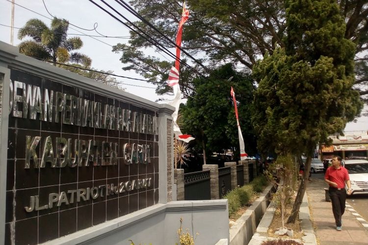 Kantor DPRD Garut di Jalan Patriot, Kelurahan Sukagalih, Kecamatan Tarogong Kidul, Kabupaten Garut, Jawa Barat.