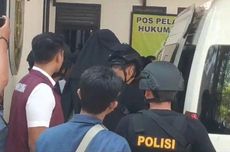 Dikawal Polisi Bersenjata, Panji Gumilang Tiba di Kejari Indramayu