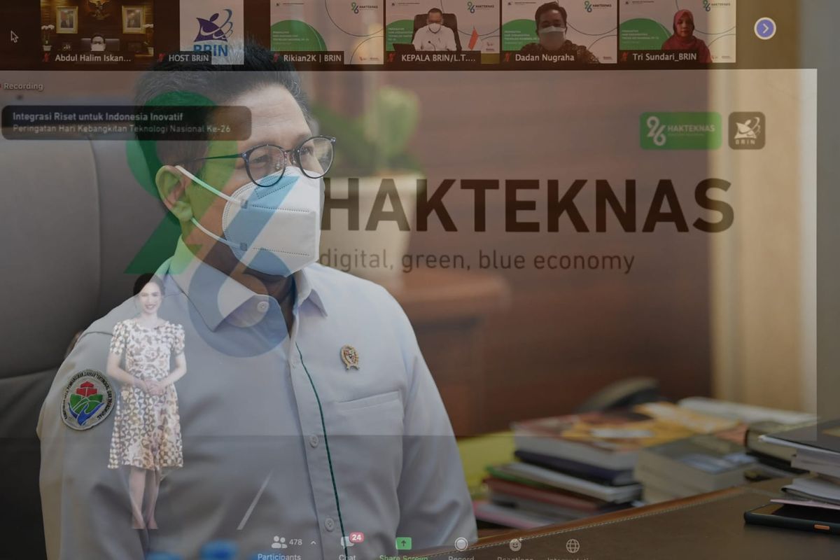 Menteri Desa, Pembangunan Daerah Tertinggal, dan Transmigrasi (Menteri Desa PDTT) Abdul Halim Iskandar (Gus Menteri) terlihat mengikuti peringatan Hari Kebangkitan Teknologi Nasional (Hakteknas) ke-26 secara virtual di Jakarta, Selasa (10/8/2021).