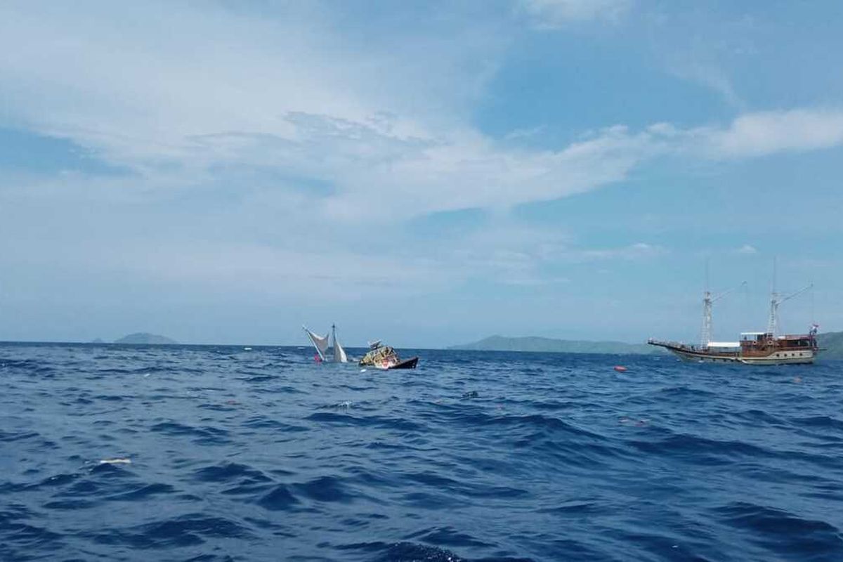 ini semua foto-foto kapal phinisi Bali milik Hotel Plataran Resort Komodo Labuan Bajo yang muat wartawan istana tenggelam. (Foto Istimewa/HANDOUT)