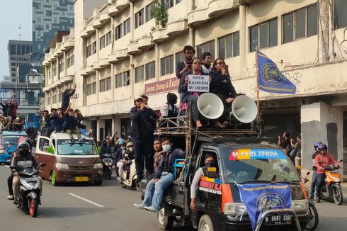 Mahasiswa hingga Pelajar Mulai Berdatangan ke Lokasi Demo Tolak UU Cipta Kerja