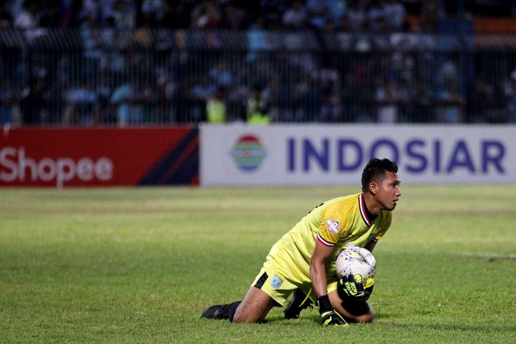 Mantan kiper Persela Lamongan Dwi Kuswanto yang musim 2020 bergabung dengan Tira Persikabo.