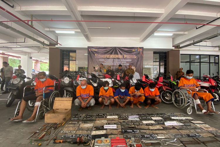 Polda Jawa Timur mengungkap 157 kasus pencurian kendaraan bermotor (curanmor) di Mapolda Jatim, Jumat (24/1/2025)