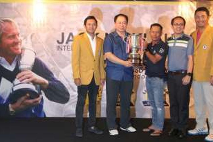 Andre Atmadja Pemenang JNII 2015, Jayadi Pemenang JNII 2016 Best Net 69, Edwin Abeng Pemenang JNII 2016 Best Gross 75, Bpk Rudolf Simarmata -Direktur PT Trisula International Tbk