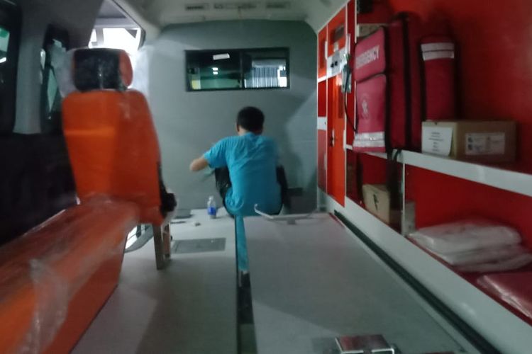 Sebanyak enam unit ambulans infeksius hibah yang sebelumnya diselidiki Kejaksaan Tinggi Kalimantan Barat (Kejati Kalbar) mendadak direparasi.   Padahal, ambulans ini sudah diserahkan ke sejumlah rumah sakit pada Agustus 2021. 